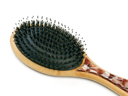 Design ergonómico e acabamento polido da escova de cabelo premium CAÏE
